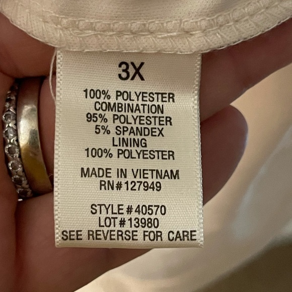 Emma & Michelle - cream crochet dress - Picture 4 of 7